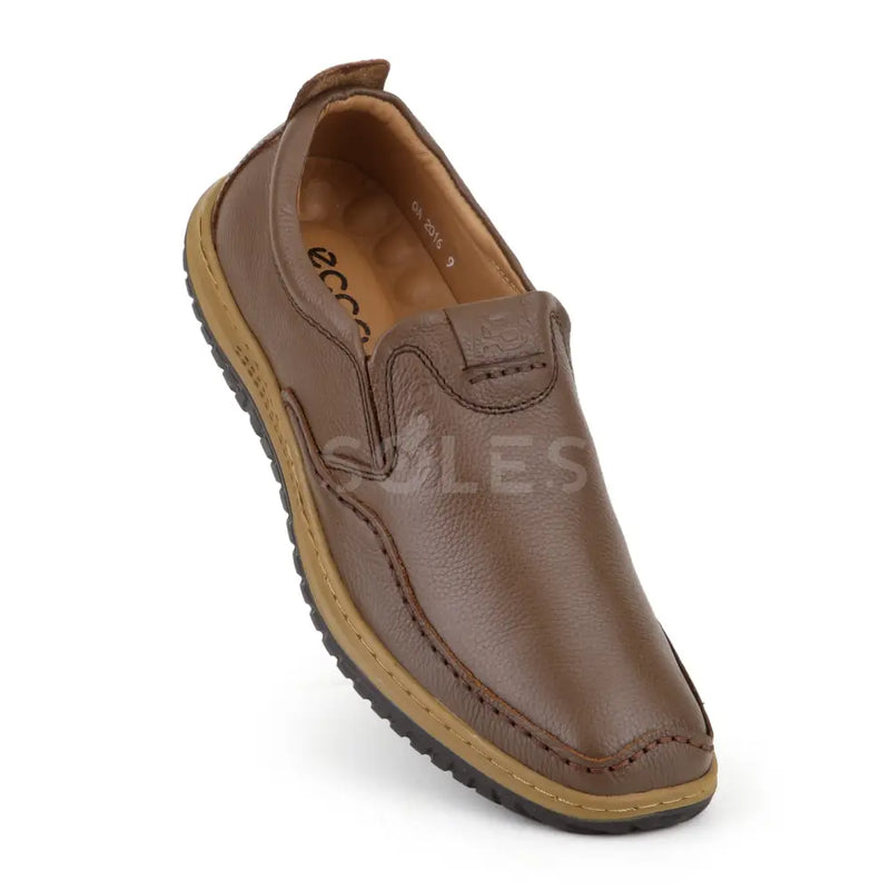 SOLES E-16 mustard-tan men's casual leather slip-on shoe, three-quarter front view with elastic gussets