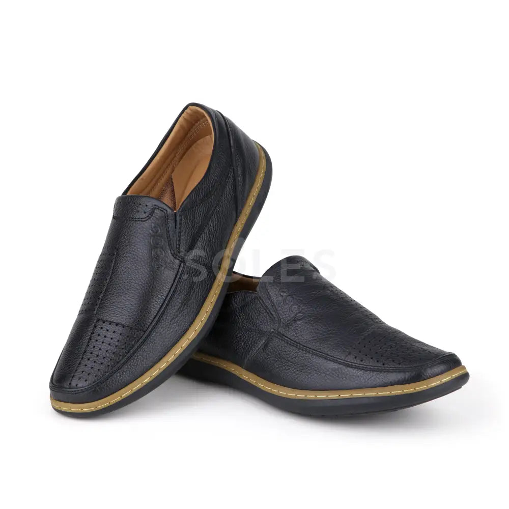 SOLES E-36 black men's casual leather slip-on shoes, pair view showing side profile and sole